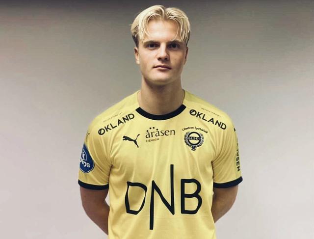 欧文快攻完成压哨上篮