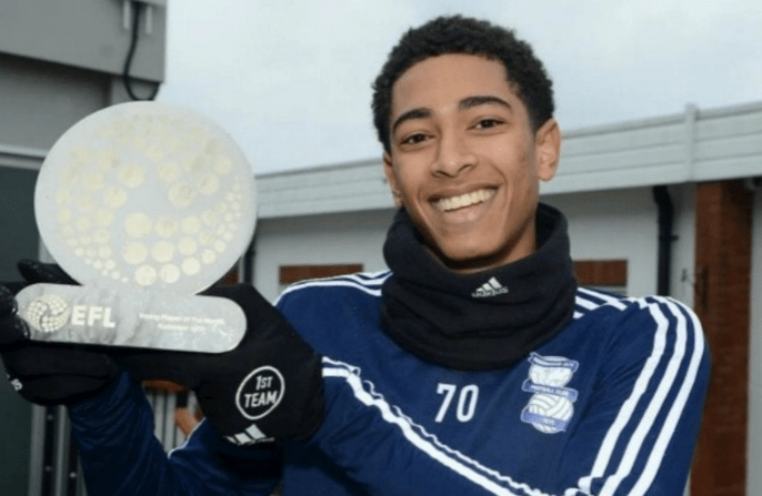 记者：扎巴尔尼即将加盟巴黎，交易预计下周敲定