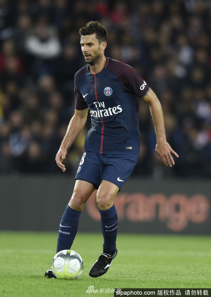 英超半场：两队合计零射正，琼斯远射中框，利兹联0-0利物浦