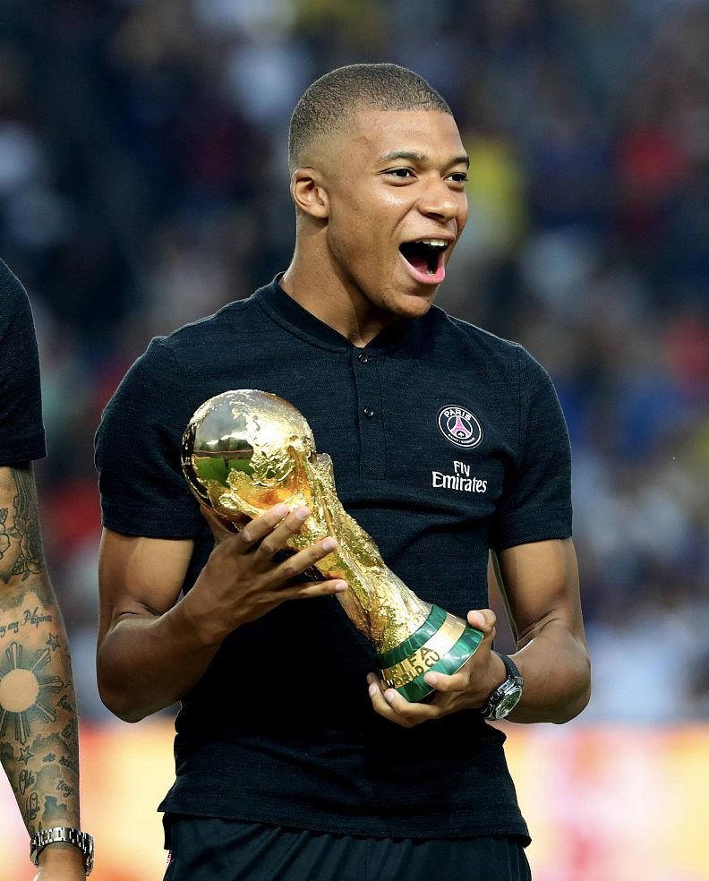 记者：卡马文加左脚踝轻微扭伤，将于周六接受进一步检查