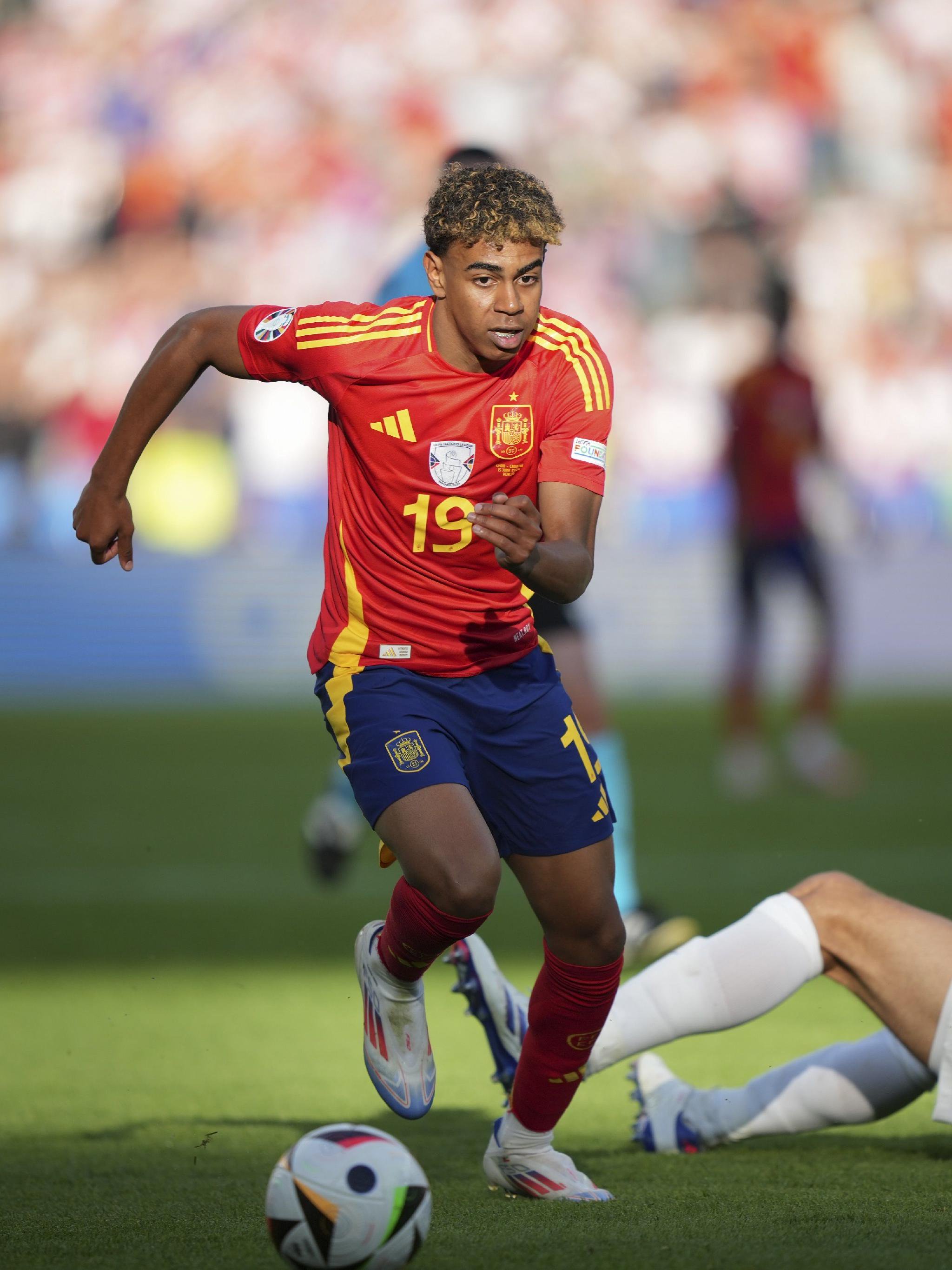 国家德比维尼修斯不满被换后，阿隆索让米利唐去跟他谈谈