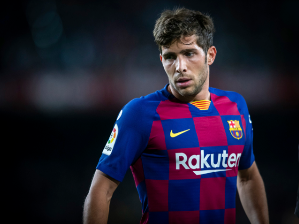 感受土超的气氛，埃德森在伊斯坦布尔德比中遭球迷投掷塑料杯