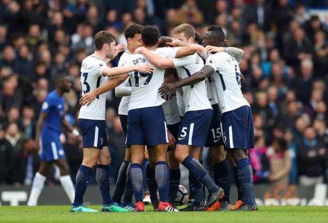 米堡官方：允许主帅爱德华兹与狼队谈判，已与后者达成协议条款